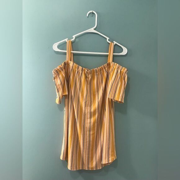 NWOT … KRISTIN NICOLE “Size: L” Cold Shoulder Blouse / Top - Picture 1 of 3